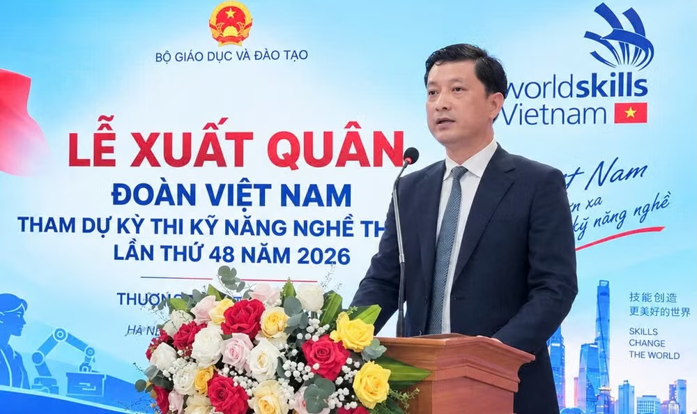 Ông Trần Việt Hùng, Hiệu trưởng Trung cấp nghề Giao thông Công chính Hà Nội phát biểu tại buổi lễ.