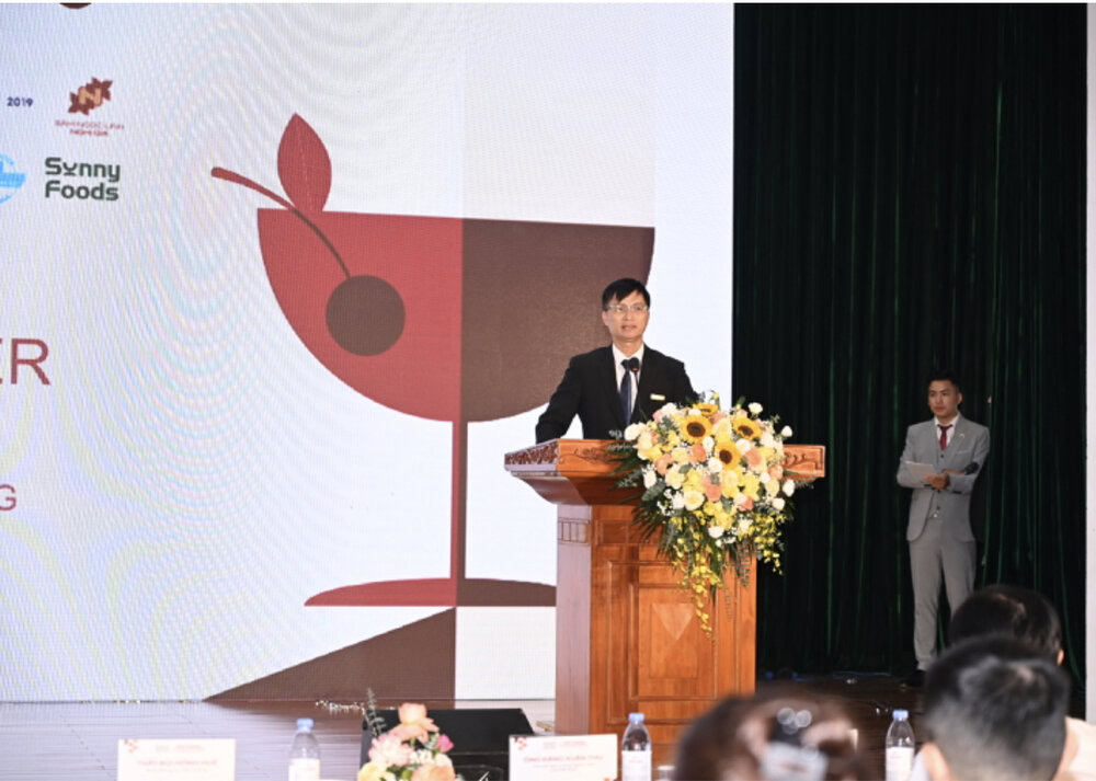 Ông Bùi Hồng Huế, Hiệu trưởng CĐ Xây dựng Công trình Đô thị phát biểu tại buổi lễ khai mạc. 