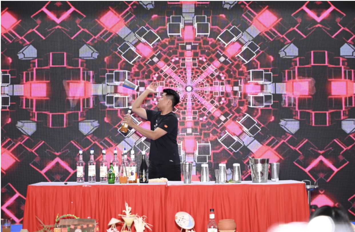 Những màn trình diễn Flair Bartending ấn tượng của các thí sinh. 